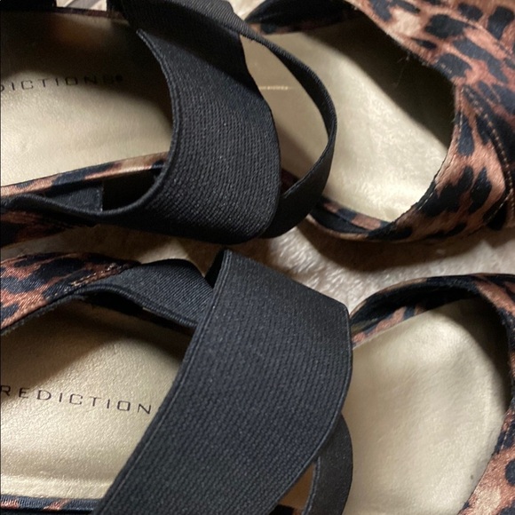 Predictions Size 6W Brown and Black Leopard Print Wedges - Picture 5 of 11